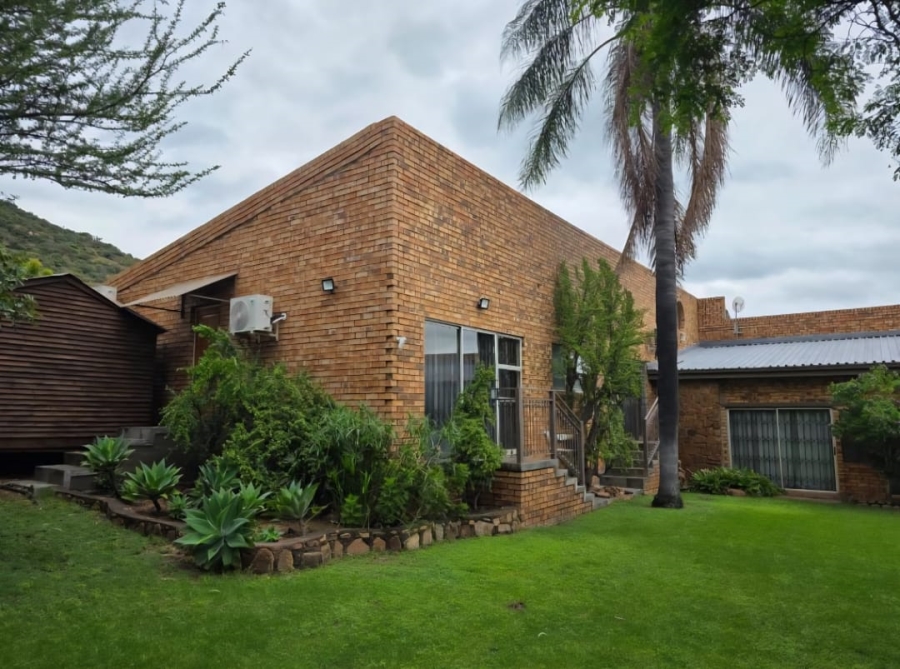 4 Bedroom Property for Sale in Zilkaatsnek North West